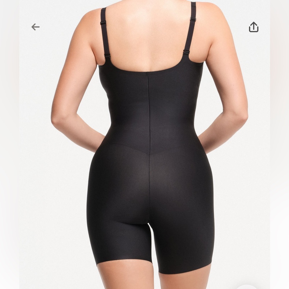 SKIMS Body NWT Unlined Plunge Mid Thigh Bodysuit - Onyx - Picture 4 of 7